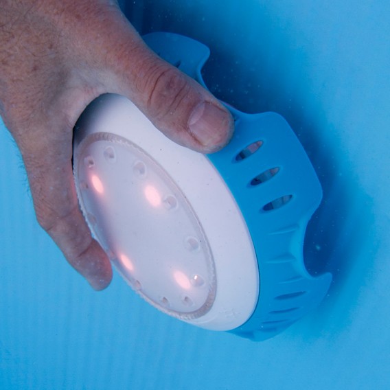 Foco proyector LED blanco válvula retorno piscina Gre LEDRW