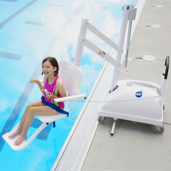 Elevador portátil para acceso piscina discapacitados AstralPool